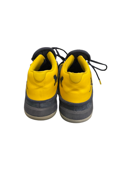 Eli Brooks Michigan Basketball SIGNED & INSCRIBED 2017-2018 MAUI INVITATIONAL GAME WORN Player Exclusive Shoes (Size 11.5) - Photo Matched
