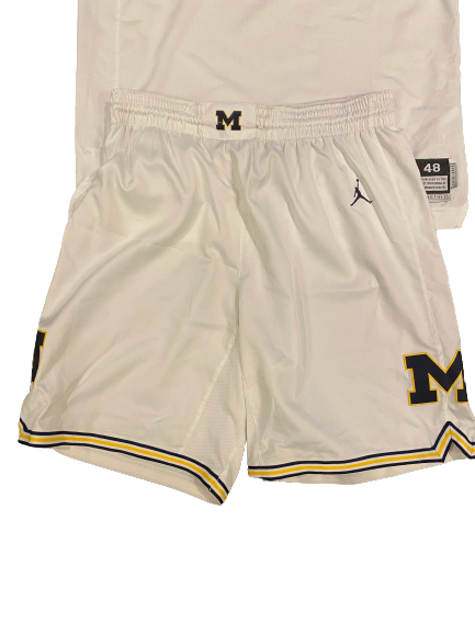 Isaiah Livers Michigan Basketball 2018-2019 (Sophomore Season) Game Worn Uniform Set (NCAA TOURNAMENT - ROUND OF 32)