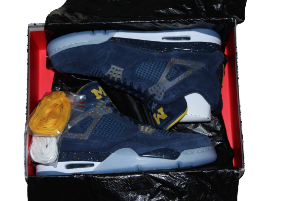 Michigan Jordan 4 Retro Player Exclusive PE Shoes The Players Trunk