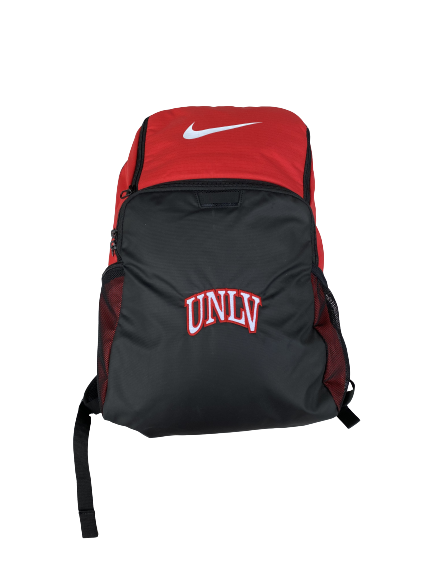 nike baylor bears vapor power backpack Wendell Mitchell Team Issued (New With Tags) – The Players Trunk Durable construction designed for everyday training and travel Max Air shoulder straps provide cushioning and breathable comfort Dedicated wet/dry compartment separates gear and essentials Spacious main compartment with internal organization Internal laptop sleeve fits most 15 devices Side pockets offer quick access to water bottles or small items Designed for athletes on the go Nike Vapor Football Backpack 32L.