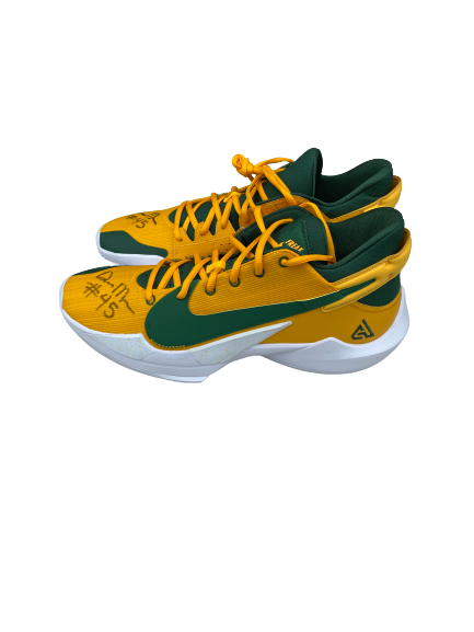 Davion Mitchell Baylor Basketball Signed Player Exclusive Giannis Antetokounmpo Shoes (Size 13)