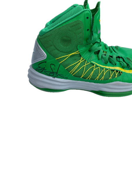 E.J. Singler Signed Oregon Nike Hyperdunk Player-Exclusive Sneakers (Size 12)