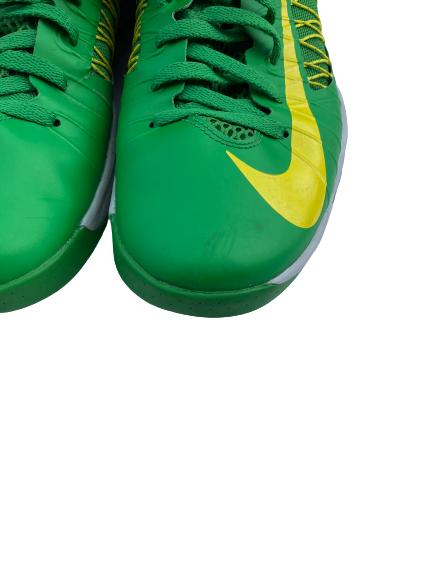 E.J. Singler Oregon Nike Hyperdunk Player-Exclusive Sneaker (Size 12)