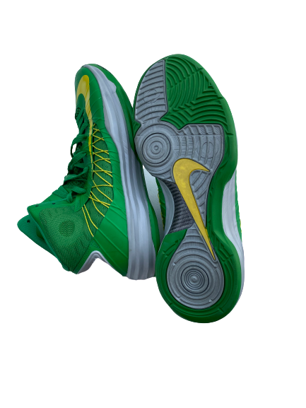 E.J. Singler Oregon Nike Hyperdunk Player-Exclusive Sneaker (Size 12)