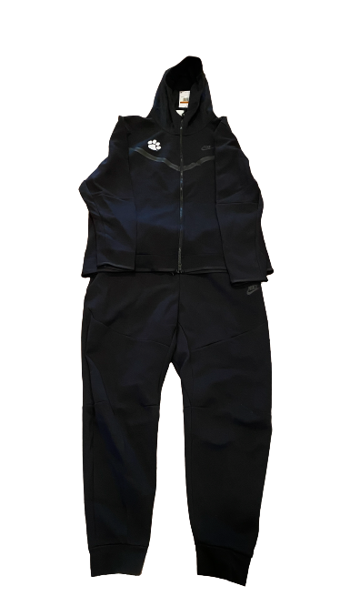 Exclusive nike sweatsuit hotsell