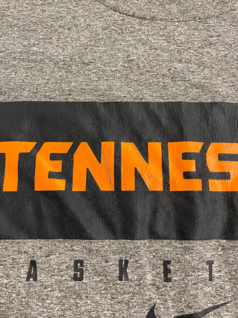 Davonte Gaines Tennessee Basketball Team-Issued T-Shirt (Size L)