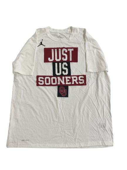 Brady Manek Oklahoma Basketball Team-Issued "JUST US SOONERS" T-Shirt (Size XXL)