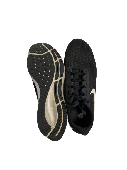 CJ Fredrick Kentucky Basketball Team-Issued Nike Running Shoes (Size 12)