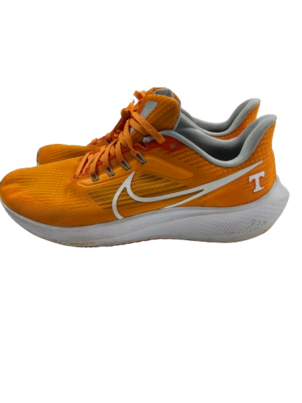 Doneiko Slaughter Tennessee Football Team Issued NIKE AIR PEGASUS 39  Shoes (Size 10)