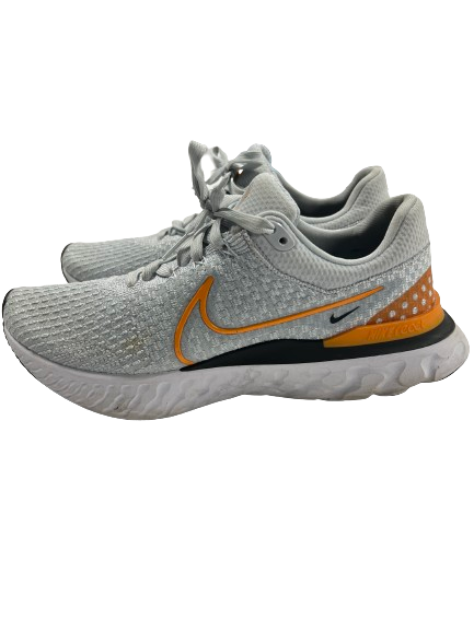 Doneiko Slaughter Tennessee Football Team Issued NIKE REACT FLYKNIT Shoes (Size 10)