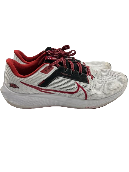 Zach Williams Arkansas Football Team Issued Shoes (Size 15)