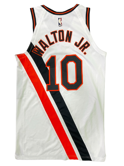 Derrick Walton Jr. THROWBACK Buffalo Braves SIGNED Game Issued Jersey (Size 46)