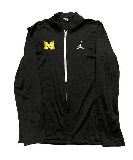 Michigan Basketball Team Exclusive BLACK Travel Jacket (Size L)