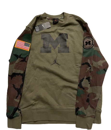 Michigan Football Team Exclusive Crewneck Sweatshirt with Sewn on American Flag & Patch (Size L) - New with Tags