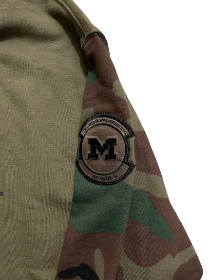 Michigan Football Team Exclusive Crewneck Sweatshirt with Sewn on American Flag & Patch (Size L) - New with Tags
