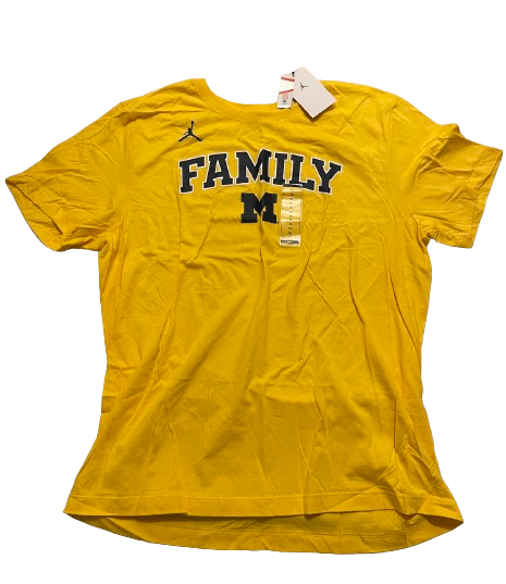 Michigan Basketball Team Exclusive "FAMILY" T-Shirt (Size XL) - New with Tags