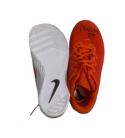 Elli McKissock Florida Volleyball Team Issued SIGNED & INSCRIBED "GO GATORS!" Practice Worn Shoes (Size 6.5)