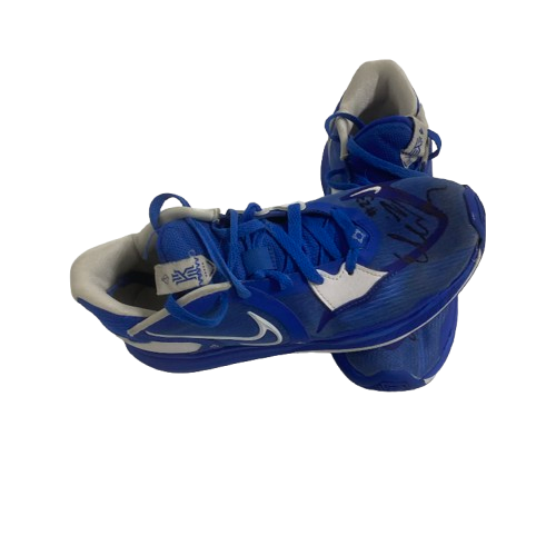 Elli McKissock Florida Volleyball Team Issued SIGNED & INSCRIBED "GO GATORS!" Game Worn Shoes (Size 6.5)