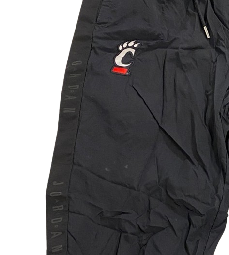 Dan Skillings Jr. Cincinnati Basketball Player Exclusive "Jordan Flight" Sweatpants (Size LT)