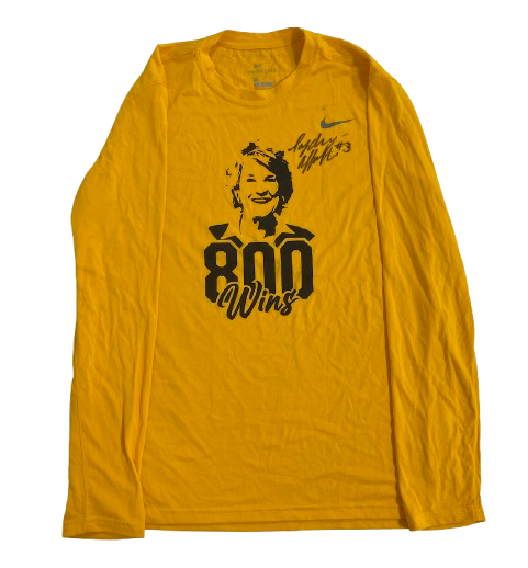 Sydney Affolter Iowa Basketball SIGNED Player Exclusive Lisa Bluder "800 Wins" Celebration Long Sleeve Shirt (Size L) - PHOTOMATCHED