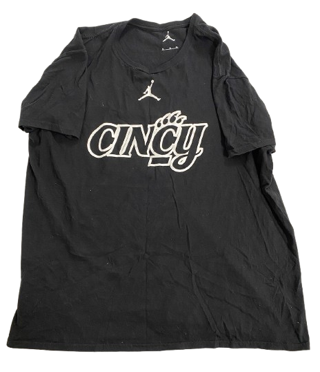 Dan Skillings Jr. Cincinnati Basketball Team Issued Workout Shirt (Size XL)