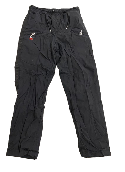 Dan Skillings Jr. Cincinnati Basketball Player Exclusive "Jordan Flight" Sweatpants (Size LT)