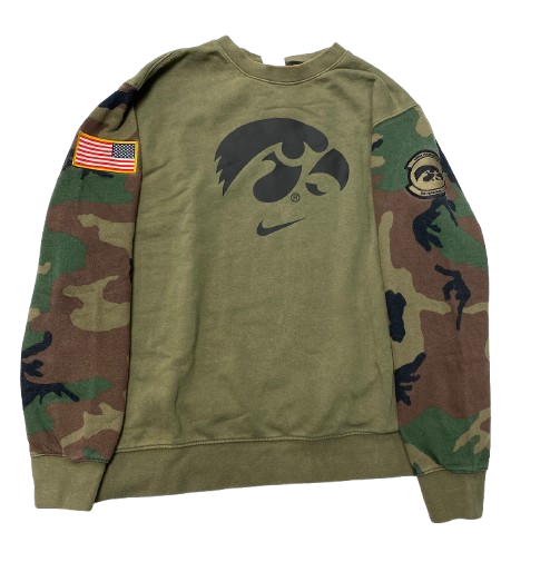 Payton Sandfort Iowa Basketball Team Issued Camo Crewneck Sweatshirt with American Flag (Size XL)