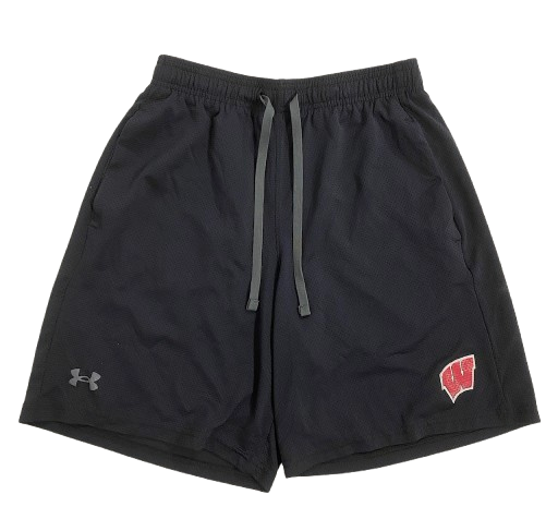 Quincy Burroughs Wisconsin Football Team Issued Workout Shorts (Size M)