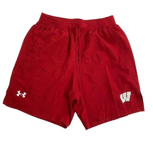 Quincy Burroughs Wisconsin Football Team Issued Workout Shorts (Size M)