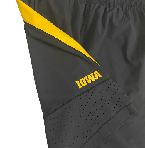 Joe Wieskamp Iowa Basketball Team Issued Workout Shorts (Size L)