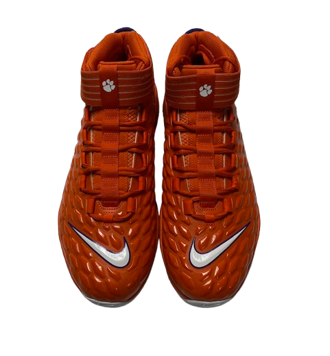 kyrie football cleats