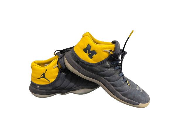 Eli Brooks Michigan Basketball SIGNED & INSCRIBED 2017-2018 GAME WORN Player Exclusive Shoes (Size 11.5) - Photo Matched