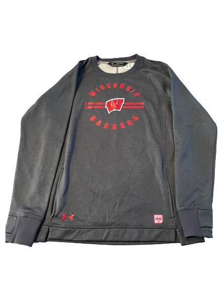 Sydney Hilley Wisconsin Volleyball Team Issued Crewneck Sweatshirt (Size MT)