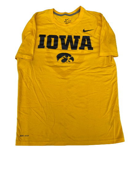 Maishe Dailey Iowa Basketball Team Issued Workout Shirt (Size S)
