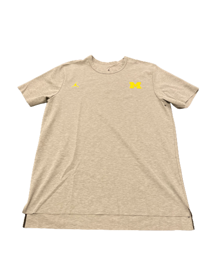 Austin Davis Michigan Basketball Team Issued Casual Wear T-Shirt (Size 2XL)
