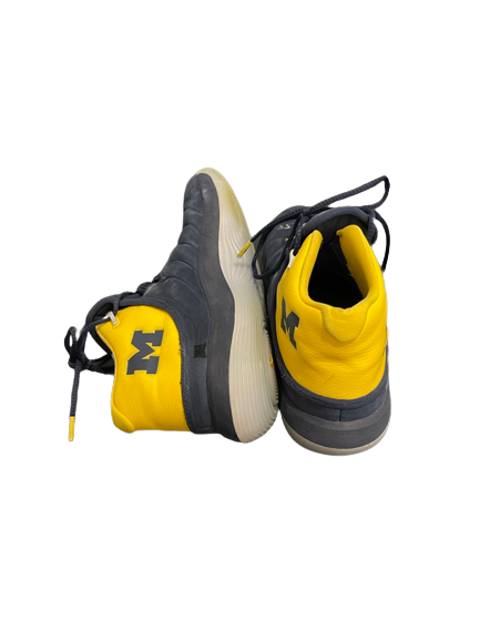 Eli Brooks Michigan Basketball SIGNED & INSCRIBED 2017-2018 GAME WORN Player Exclusive Shoes (Size 11.5) - Photo Matched