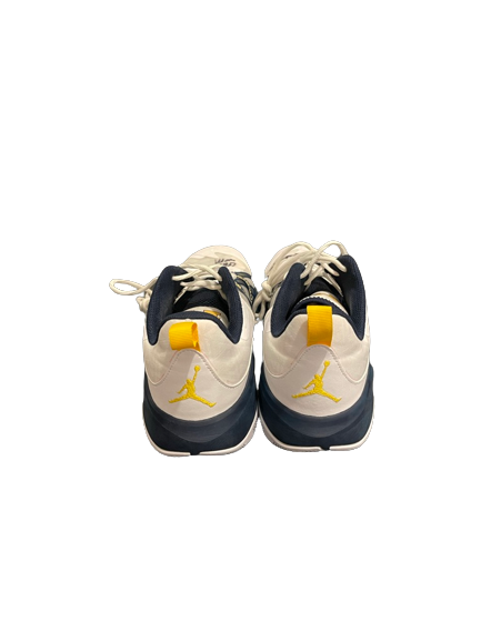 Eli Brooks Michigan Basketball SIGNED & INSCRIBED 2021-2022 GAME WORN Player Exclusive Shoes (Size 11.5) - Photo Matched
