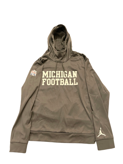 Hassan Haskins Michigan Football Team Exclusive Chick-fil-A Peach Bowl Full Sweatsuit (Size L)