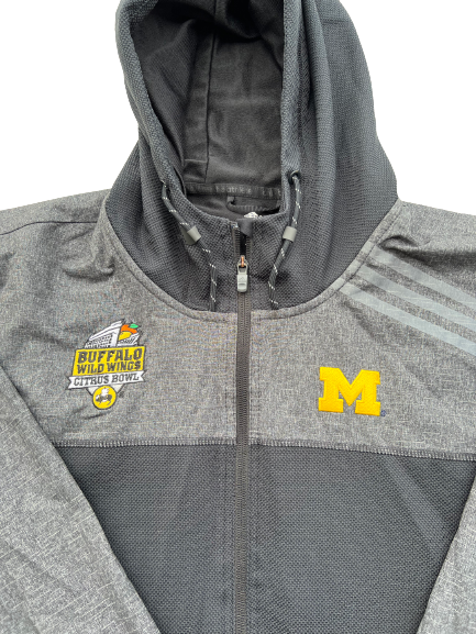 Brandon Peters Michigan Football Team Exclusive Buffalo Wild Wings Bowl Jacket (Size 2XL)