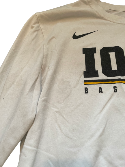 Luka Garza Iowa Basketball Team Issued Long Sleeve Workout Shirt (Size L)