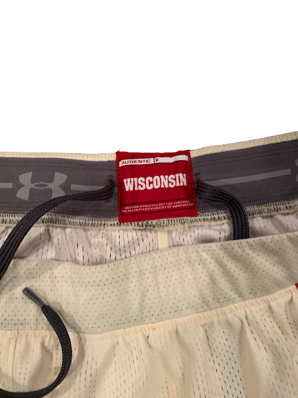 Nate Reuvers Wisconsin Basketball 2020-2021 Game Worn Alternate Uniform Set - Photo Matched