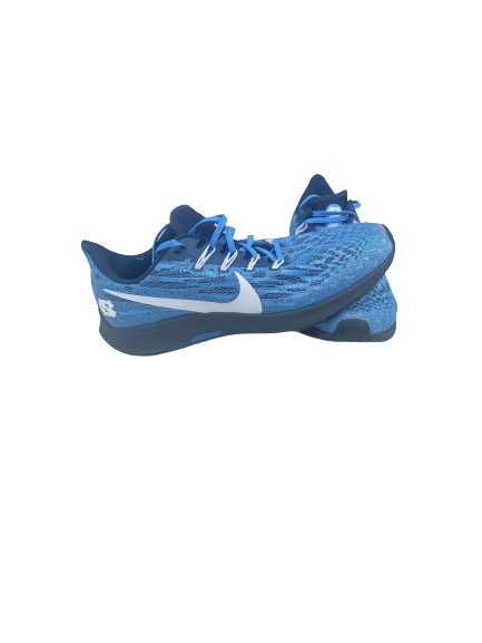 K.J. Smith North Carolina Basketball Team Issued Running Shoes (Size 11)