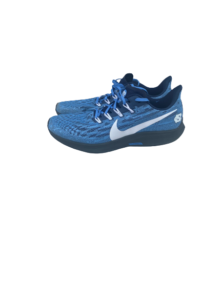 K.J. Smith North Carolina Basketball Team Issued Running Shoes (Size 11)