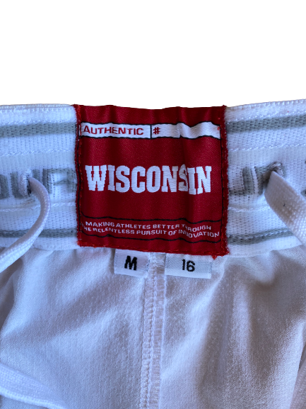 Brevin Pritzl Wisconsin Basketball Game Worn Shorts (Size M)