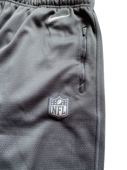 Alex Mack Official NFL Sweatpants (Size 3XL)