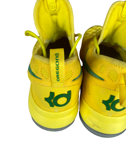 Casey Benson Oregon Basketball Team Issued Shoes (Size 11)