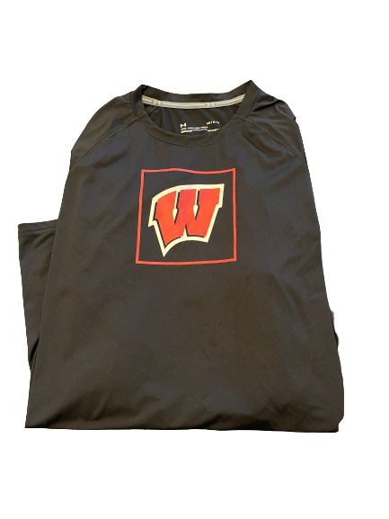 Molly Haggerty Wisconsin Volleyball Team Issued Long Sleeve Workout Shirt (Size L)