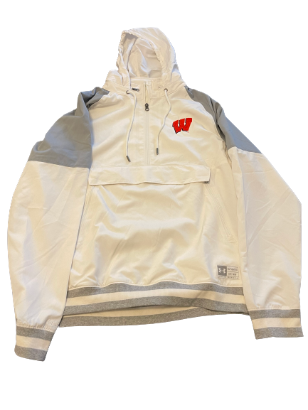 Molly Haggerty Wisconsin Volleyball Team Issued Half Zip Pullover Jacket (Size L)