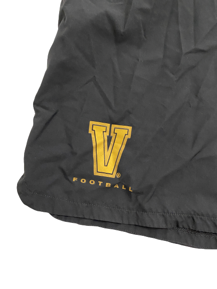 Daevion Davis Vanderbilt Football Team-Issued Shorts (Size XXL)