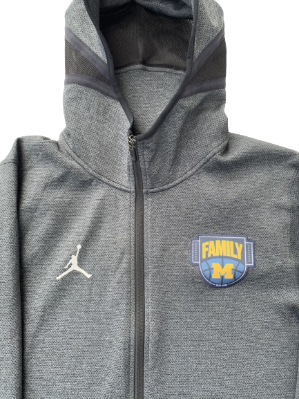Michigan Basketball Team Exclusive "Family" Full-Zip Jacket (Size XL)